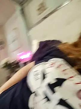 Snapshot of BeckiTooSweet chatting on 03-09-25, 08:31 BeckiTooSweet online show from 03-09-25, 08:31