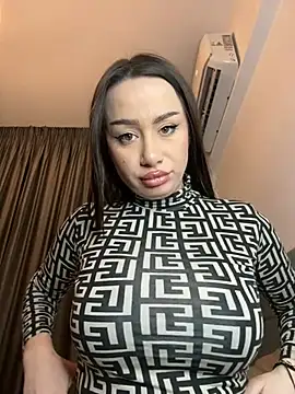 Snapshot of deliaroyal chatting on 02-27-25, 03:37 deliaroyal online show from 02-27-25, 03:37