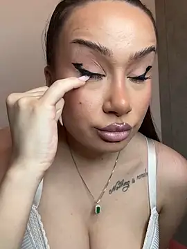 Snapshot of deliaroyal chatting on 03-02-25, 04:21 deliaroyal online show from 03-02-25, 04:21