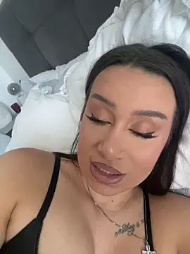 Snapshot of deliaroyal chatting on 10-29-25, 11:01 deliaroyal online show from 10-29-25, 11:01