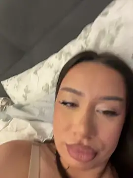 Snapshot of deliaroyal chatting on 11-16-25, 02:11 deliaroyal online show from 11-16-25, 02:11