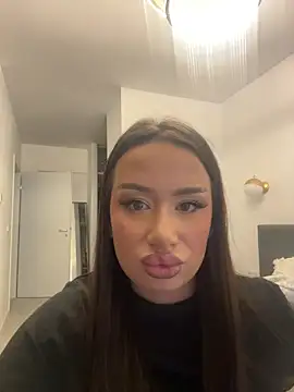 Snapshot of deliaroyal chatting on 11-18-25, 02:10 deliaroyal online show from 11-18-25, 02:10