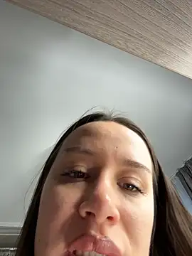 Snapshot of deliaroyal chatting on 02-04-26, 01:39 deliaroyal online show from 02-04-26, 01:39