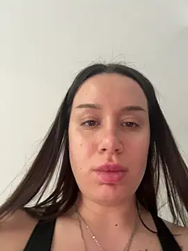 Snapshot of deliaroyal chatting on 02-16-26, 01:18 deliaroyal online show from 02-16-26, 01:18