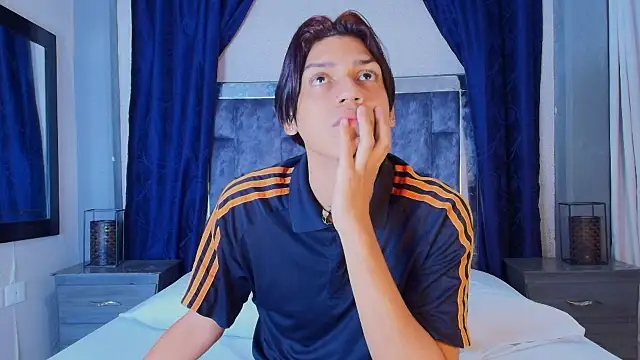 Snapshot of Samuelsince chatting on 01-24-25, 04:59 Samuelsince online show from 01-24-25, 04:59