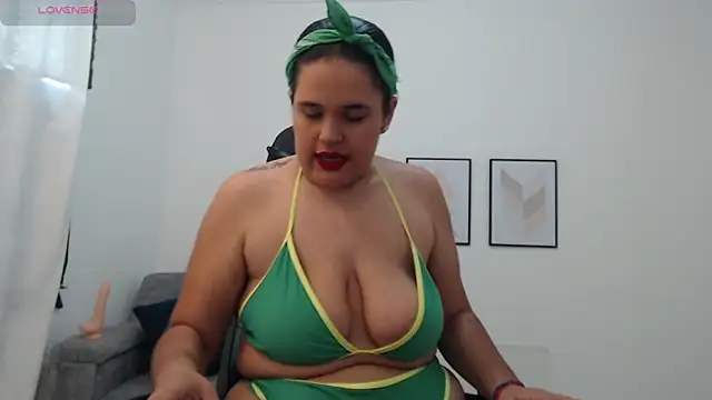 Snapshot of natalia_curvy1 chatting on 09-26-25, 06:12 natalia curvy1 online show from 09-26-25, 06:12