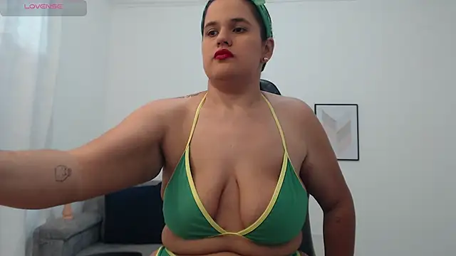 Snapshot of natalia_curvy1 chatting on 10-14-25, 05:58 natalia curvy1 online show from 10-14-25, 05:58