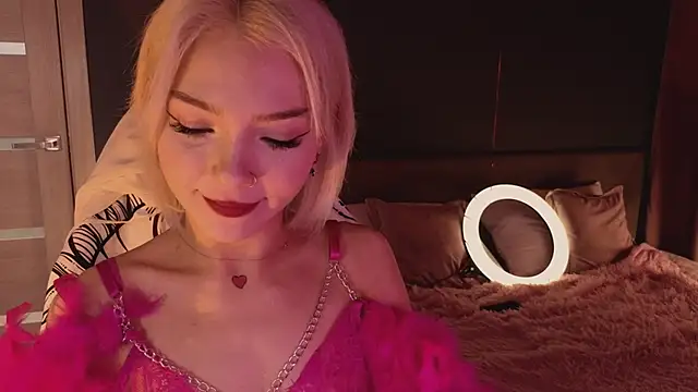 Snapshot of SandraBoyl chatting on 03-15-25, 01:19 SandraBoyl online show from 03-15-25, 01:19