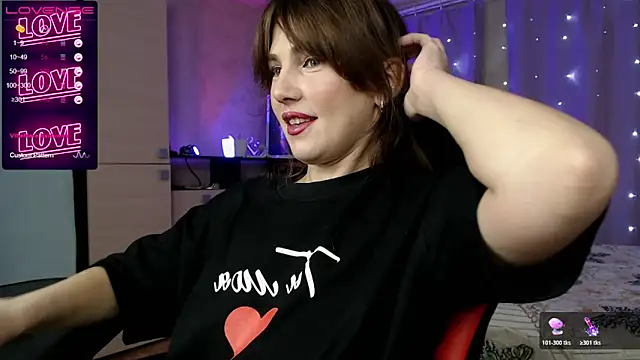 Daniela Cooperr online show from 10-20-25, 05:13