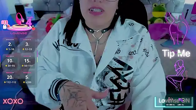 Snapshot of NatalieHarris chatting on 09-26-25, 12:25 NatalieHarris online show from 09-26-25, 12:25