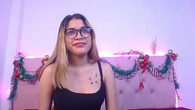 Snapshot of Little_Cuttie_ chatting on 12-30-24, 07:59 Little Cuttie online show from 12-30-24, 07:59