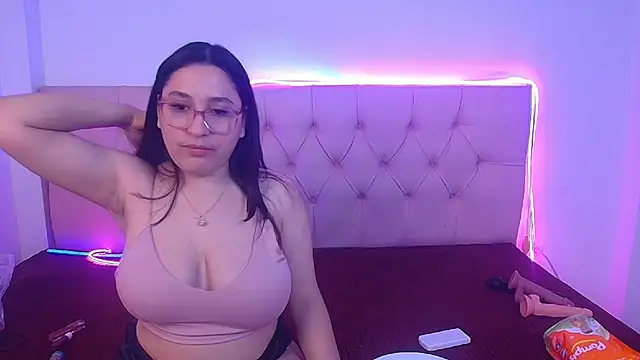Snapshot of Little_Cuttie_ chatting on 01-04-25, 05:48 Little Cuttie online show from 01-04-25, 05:48