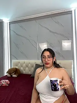 Snapshot of Little_Cuttie_ chatting on 10-14-25, 04:46 Little Cuttie online show from 10-14-25, 04:46