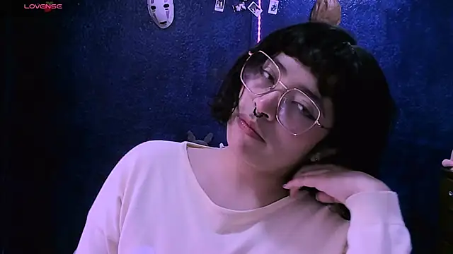 Snapshot of NinaYellow chatting on 12-19-24, 02:46 NinaYellow online show from 12-19-24, 02:46