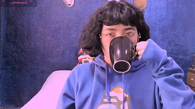 Snapshot of NinaYellow chatting on 12-29-24, 01:49 NinaYellow online show from 12-29-24, 01:49