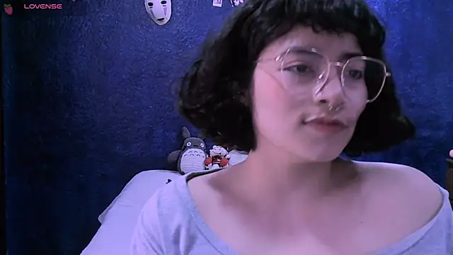 Snapshot of NinaYellow chatting on 01-03-25, 01:03 NinaYellow online show from 01-03-25, 01:03