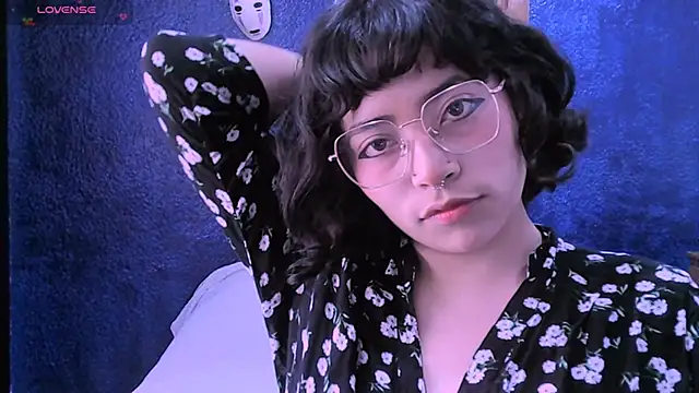 Snapshot of NinaYellow chatting on 01-17-25, 03:00 NinaYellow online show from 01-17-25, 03:00