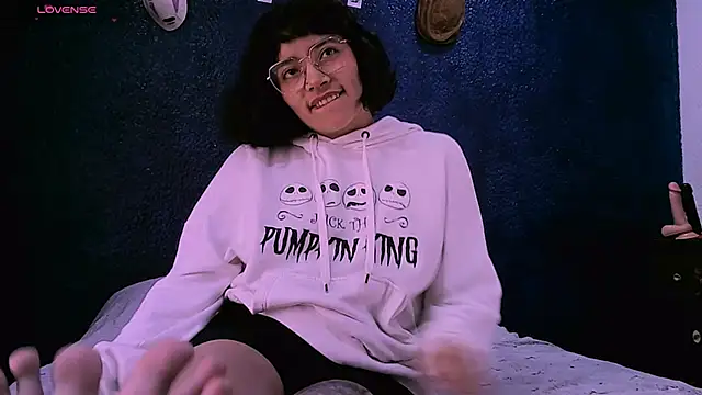 Snapshot of NinaYellow chatting on 01-21-25, 02:59 NinaYellow online show from 01-21-25, 02:59