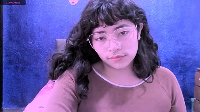 Snapshot of NinaYellow chatting on 10-01-25, 03:51 NinaYellow online show from 10-01-25, 03:51