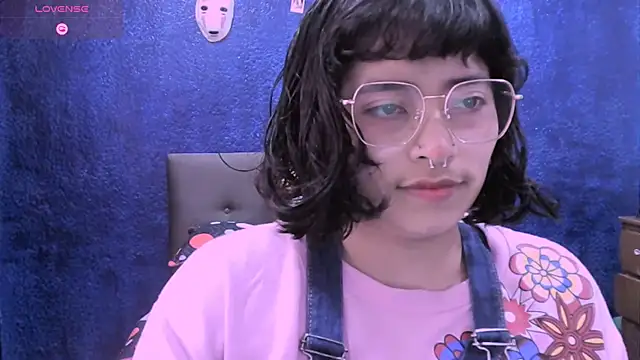 Snapshot of NinaYellow chatting on 11-06-25, 04:30 NinaYellow online show from 11-06-25, 04:30