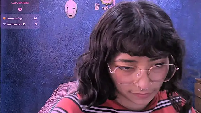 Snapshot of NinaYellow chatting on 01-05-26, 05:27 NinaYellow online show from 01-05-26, 05:27