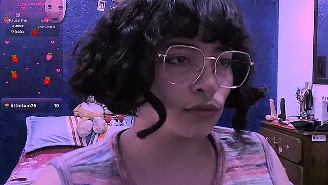 Snapshot of NinaYellow chatting on 03-10-26, 01:05 NinaYellow online show from 03-10-26, 01:05