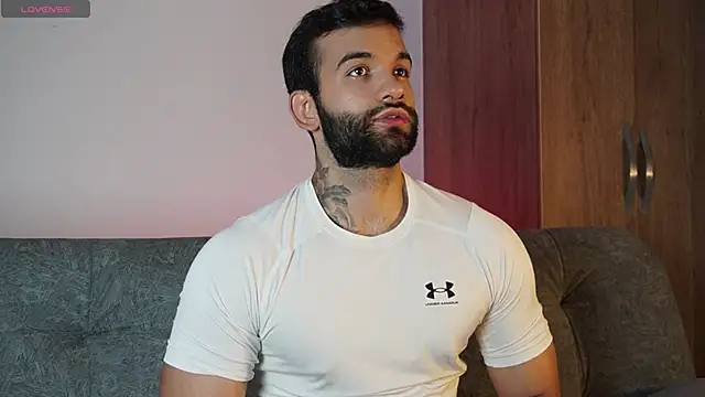 Snapshot of MarkHazze chatting on 10-31-25, 03:57 MarkHazze online show from 10-31-25, 03:57