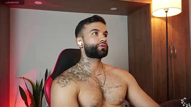 Snapshot of MarkHazze chatting on 11-10-25, 10:31 MarkHazze online show from 11-10-25, 10:31