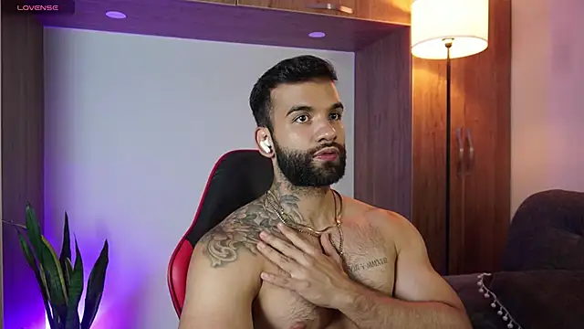 Snapshot of MarkHazze chatting on 11-21-25, 10:52 MarkHazze online show from 11-21-25, 10:52