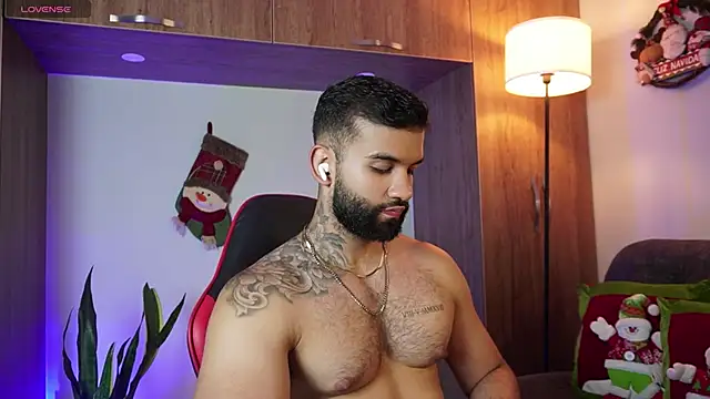 Snapshot of MarkHazze chatting on 11-28-25, 11:29 MarkHazze online show from 11-28-25, 11:29