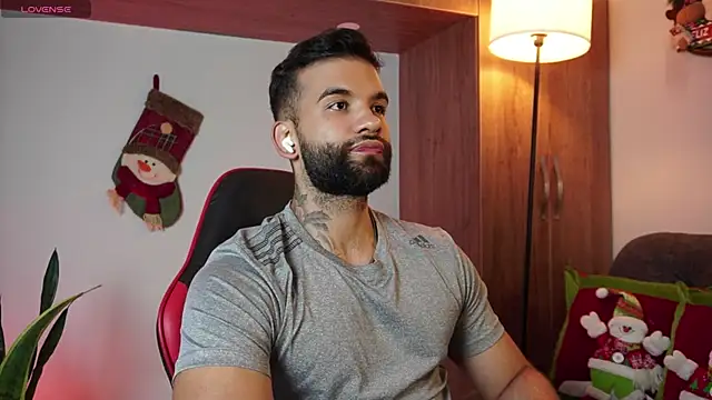 Snapshot of MarkHazze chatting on 11-29-25, 11:30 MarkHazze online show from 11-29-25, 11:30