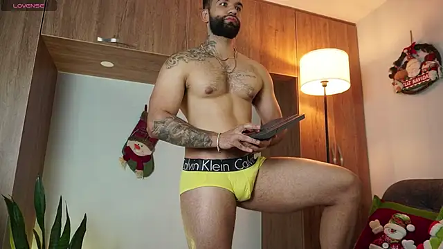 Snapshot of MarkHazze chatting on 12-02-25, 11:11 MarkHazze online show from 12-02-25, 11:11