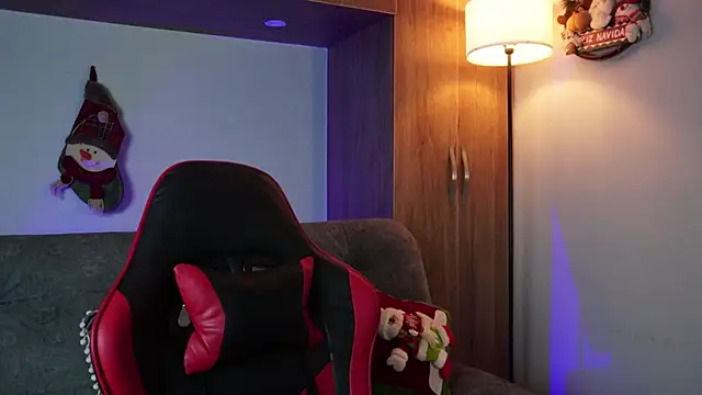 Snapshot of MarkHazze chatting on 12-18-25, 10:49 MarkHazze online show from 12-18-25, 10:49