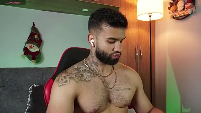 Snapshot of MarkHazze chatting on 12-20-25, 10:17 MarkHazze online show from 12-20-25, 10:17