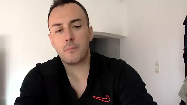 Snapshot of mainnrd chatting on 10-08-25, 10:46 mainnrd online show from 10-08-25, 10:46