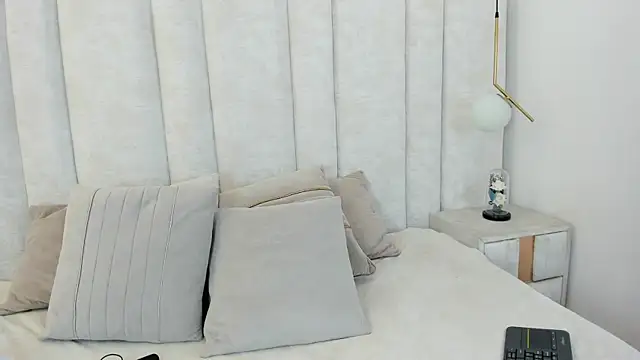 Snapshot of imkrystall chatting on 12-18-25, 08:26 imkrystall online show from 12-18-25, 08:26