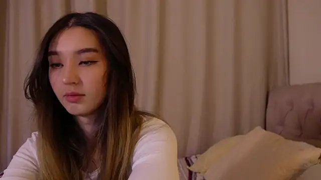 Snapshot of Sarasuo1 chatting on 12-12-24, 11:18 Sarasuo1 online show from 12-12-24, 11:18