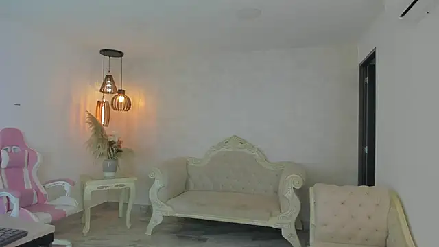 Snapshot of shantallknowless chatting on 01-30-25, 12:48 shantallknowless online show from 01-30-25, 12:48