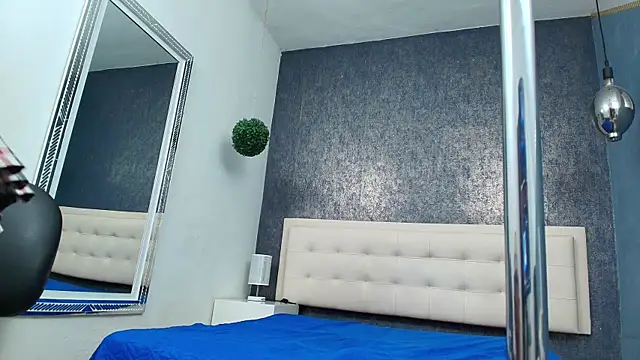 Cloeandtyfanny online show from 12-22-25, 07:44