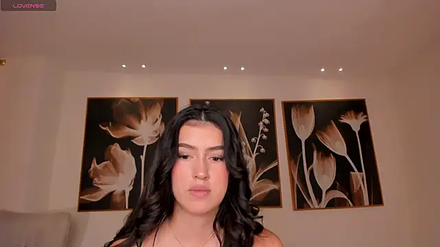 PaulinaSantos  online show from 11-05-25, 07:36