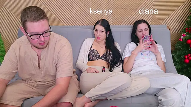 Ksenny online show from 12-22-25, 04:31