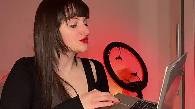 Snapshot of victoirenextdoor chatting on 01-23-25, 07:40 victoirenextdoor online show from 01-23-25, 07:40