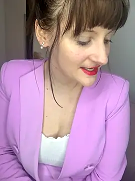 Snapshot of victoirenextdoor chatting on 10-19-25, 05:35 victoirenextdoor online show from 10-19-25, 05:35