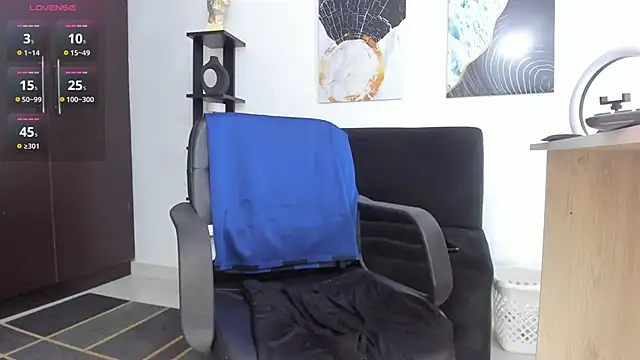 Snapshot of Alex_sc_ chatting on 03-21-25, 03:22 Alex sc online show from 03-21-25, 03:22