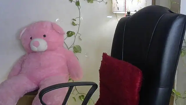 Black cat cutie online show from 06-18-26, 05:30