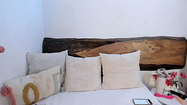 Abrilqueen online show from 09-28-25, 02:44