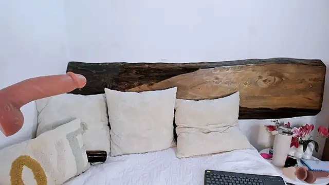 Abrilqueen online show from 09-30-25, 02:05