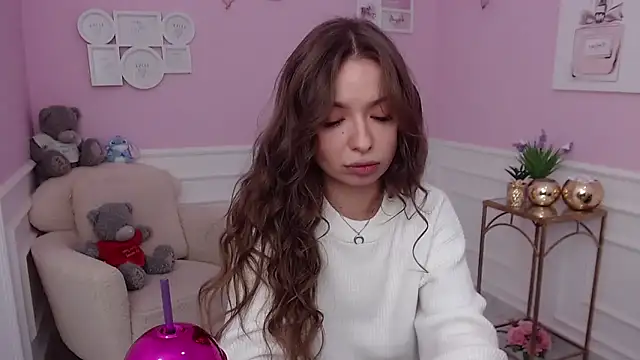 LucySkilar online show from 10-12-25, 04:33