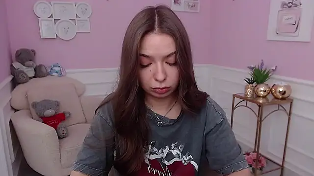 LucySkilar online show from 10-23-25, 04:56