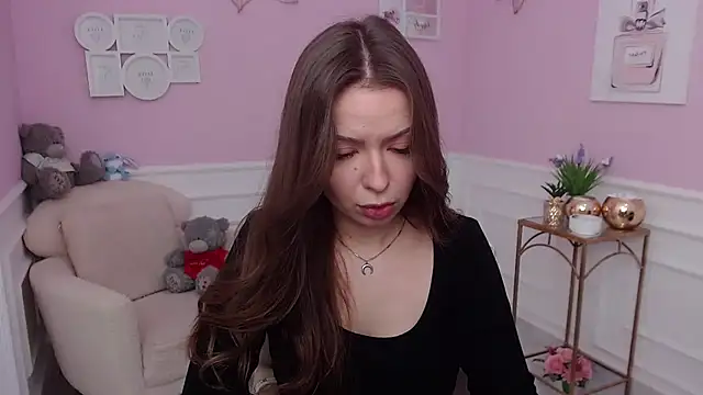 LucySkilar online show from 11-20-25, 05:40